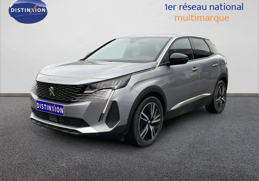 Peugeot 3008 hybride rechargeable gris Artense en 3/4 avant droit, avec jantes alliage et calandre noire distinctive.