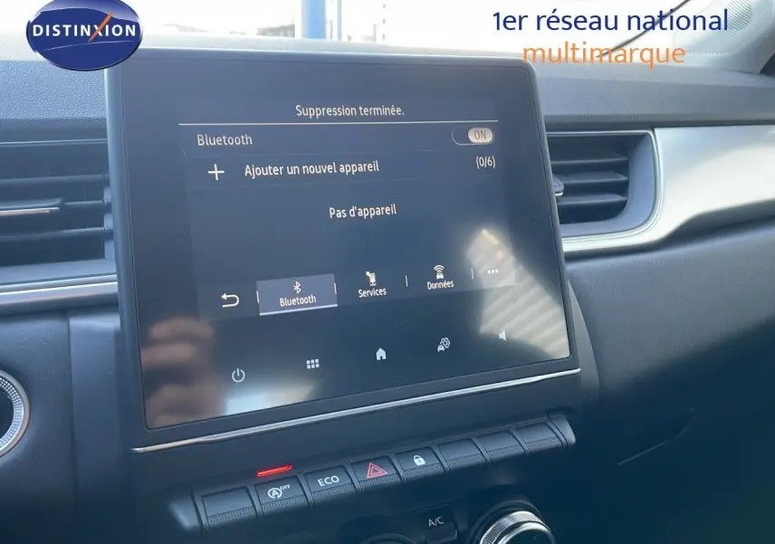Écran tactile central affichant le menu Bluetooth dans l'habitacle du Renault Captur 2020 gris cassiopée métal.