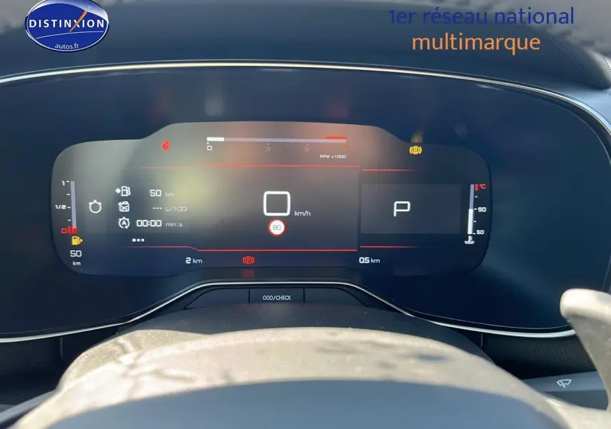 Combiné d'instrument digital de 31 cm du Citroën C5 Aircross 2025 affichant vitesse, régime et température moteur.