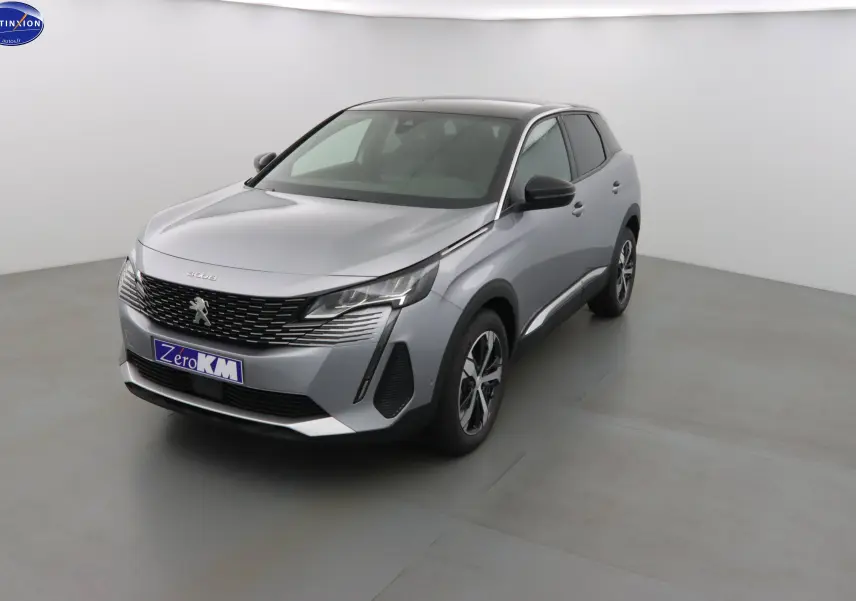 Peugeot 3008 gris Artense métal en 3/4 avant droit, avec calandre noire et jantes bi-ton.