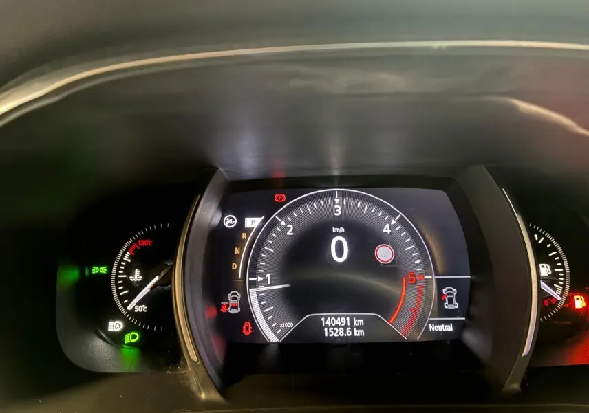 Tableau de bord numérique de Renault Mégane 1.7 BlueDCI 150 GT Line 2019, affichant 140491 km et indicateurs allumés.