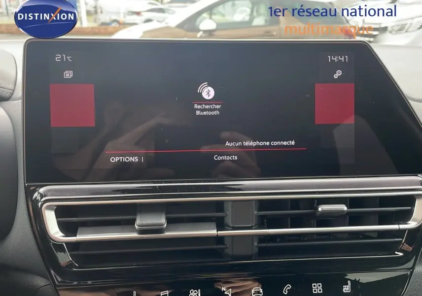 Écran tactile central affichant la recherche Bluetooth dans l'habitacle du Citroën C5 Aircross gris platinium toit noir.