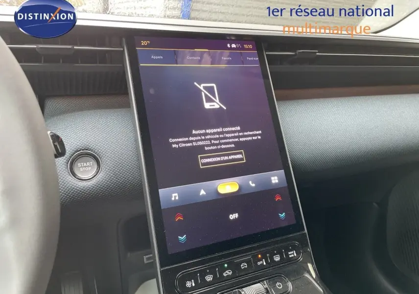Vue rapprochée de la console centrale tactile du Citroën C5 Aircross gris platinium, avec bouton start/stop visible.