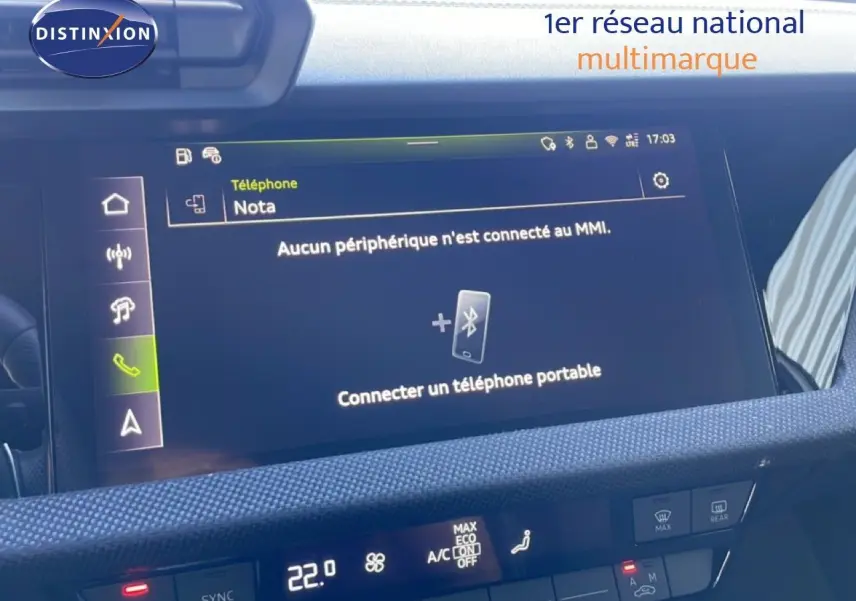 Écran tactile central de l’Audi A3 Sportback 2025 affichant la connexion Bluetooth, vue intérieure frontale.