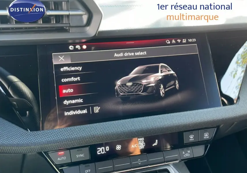 Écran central intérieur montrant les modes de conduite d'une Audi A3 Sportback 40 TFSIe en vue avant stylisée.
