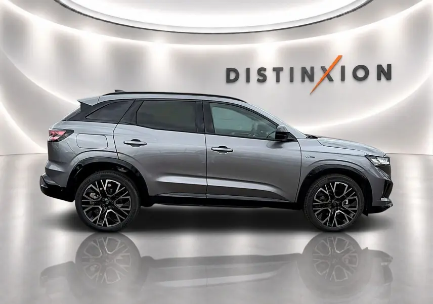 Profil droit du Renault Austral gris schiste 2026 avec jantes alu noires et vitres arrière surteintées.