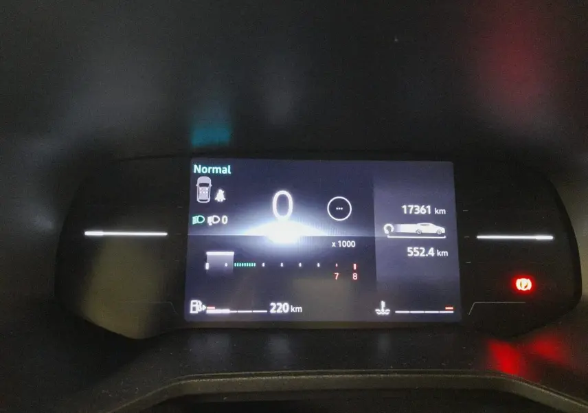 Tableau de bord numérique 7 pouces de Renault Clio V, affichage des compteurs et indicateurs lumineux en mode normal.