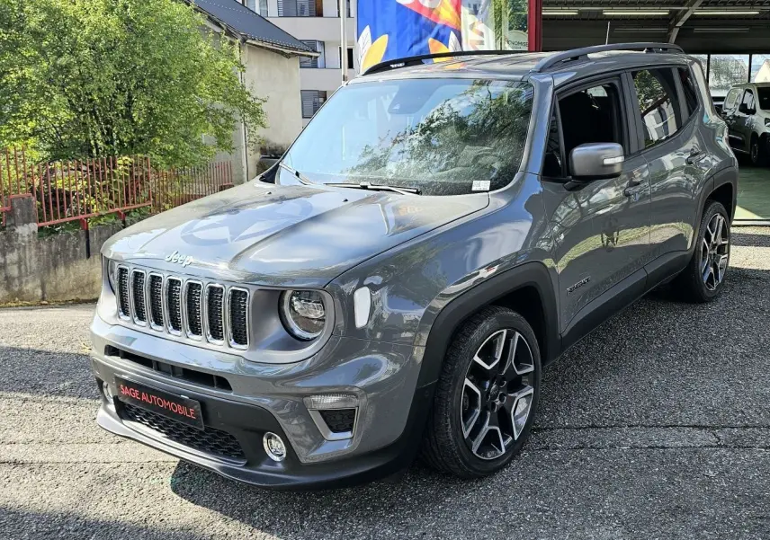 Jeep Renegade Sting Gray en 3/4 avant droit, avec jantes bi-ton 19 pouces et calandre caractéristique limitée 2020.