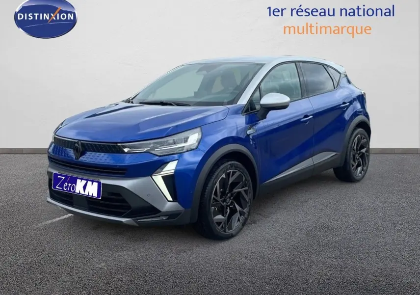 Renault Captur E-Tech hybride 2025 bleu iron métal avec toit gris, vue 3/4 avant droit sur fond neutre.