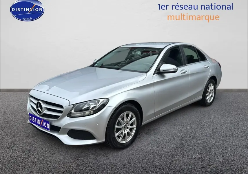 Mercedes Classe C 180 d business gris alu vue 3/4 avant droit, avec jantes alliage et calandre distinctive