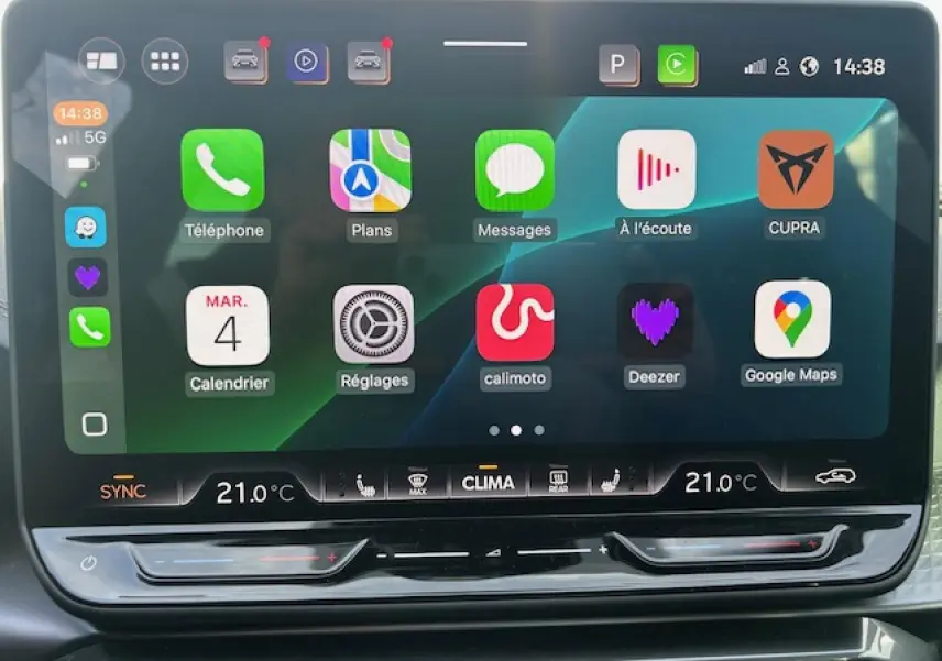 Écran tactile HD 12,9 pouces du système multimédia CUPRA Formentor 2025 affichant applications et climatisation à 21°C