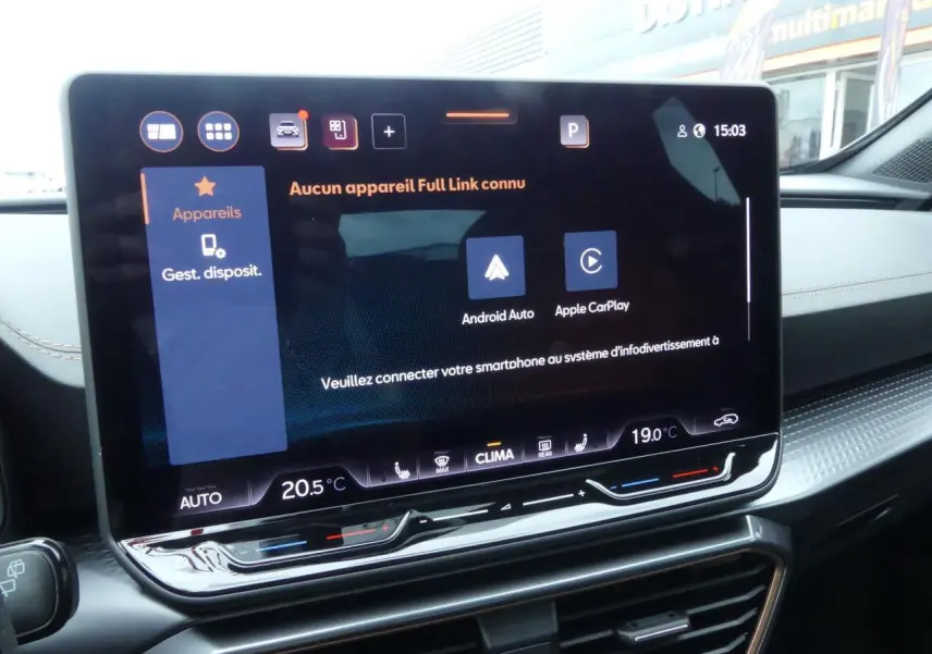 Écran tactile HD 12,9'' du système multimédia du CUPRA Formentor gris Graphène, vue intérieure centrée sur la console.