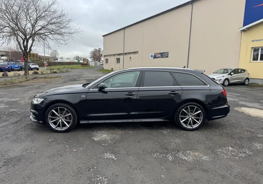 Audi A6 Avant noir vue de profil côté gauche, avec jantes alliage 19 pouces et vitres teintées.