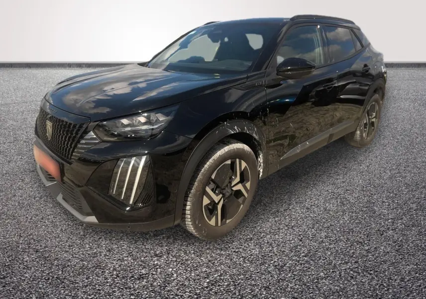 Peugeot 2008 Hybrid 145 e-DCS6 GT noir, vue 3/4 avant droit avec phares LED et jantes distinctives.