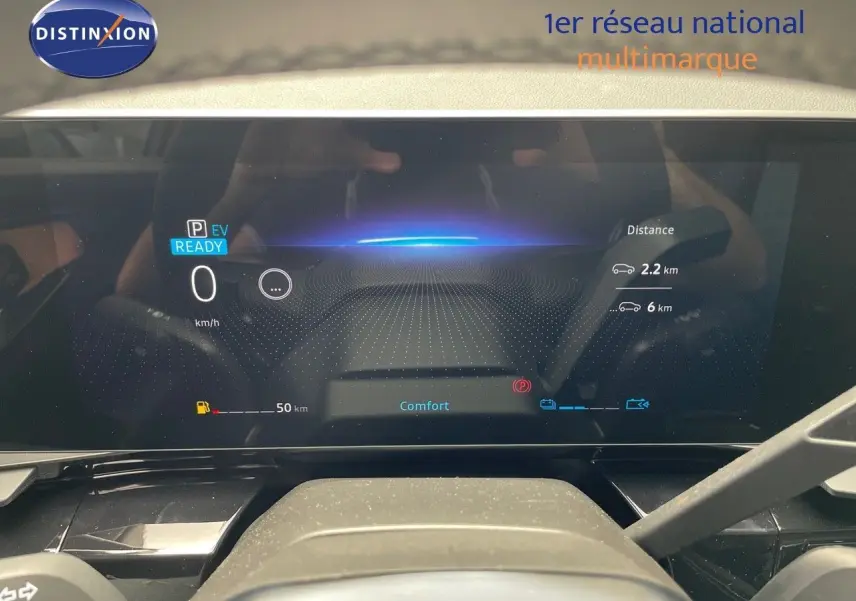 Tableau de bord numérique du Renault Austral E-Tech hybride, affichant la vitesse à 0 km/h en mode confort.