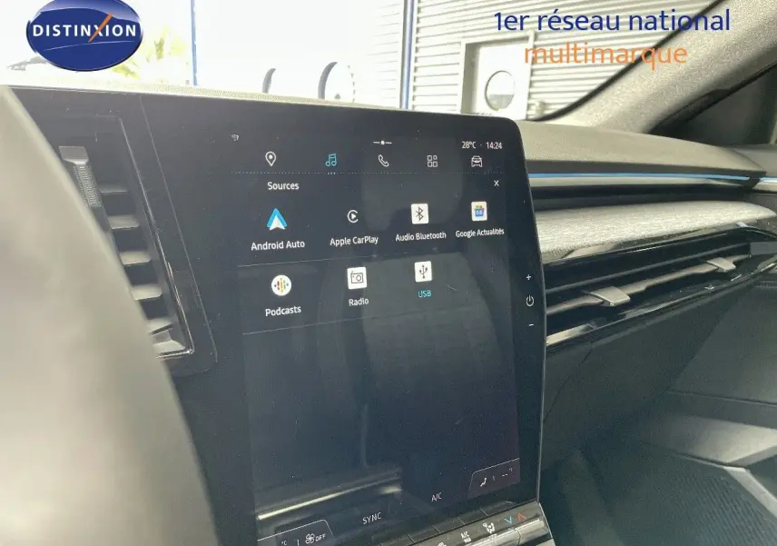 Écran tactile central du tableau de bord du Renault Austral E-Tech 2025, avec interface multimédia Android Auto visible.