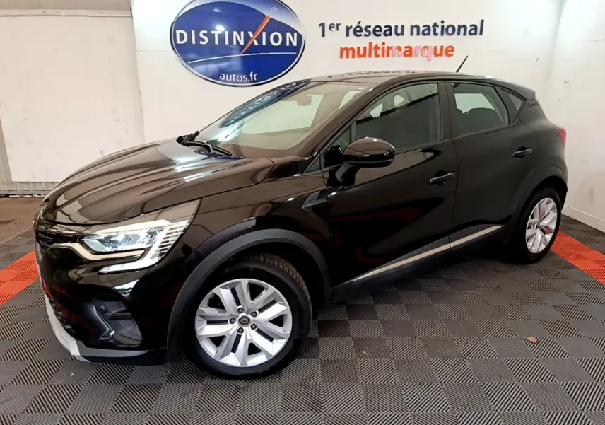 Renault Captur Business noir vu de trois quarts avant droit, avec phares LED et jantes alliage argentées.