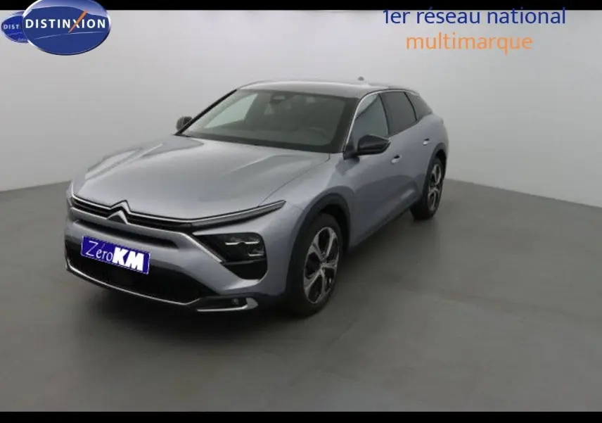 Citroën C5 X gris Artense métal vue 3/4 avant droit dans un studio lumineux, design moderne et épuré.