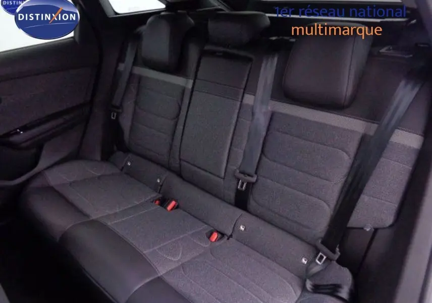 Banquette arrière en tissu gris et cuir noir du Citroën C5 X vue de côté droit intérieur.