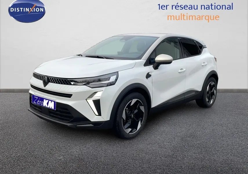 Renault Captur E-Tech hybride blanc nacré vue 3/4 avant droit avec toit beige et jantes noires stylées.