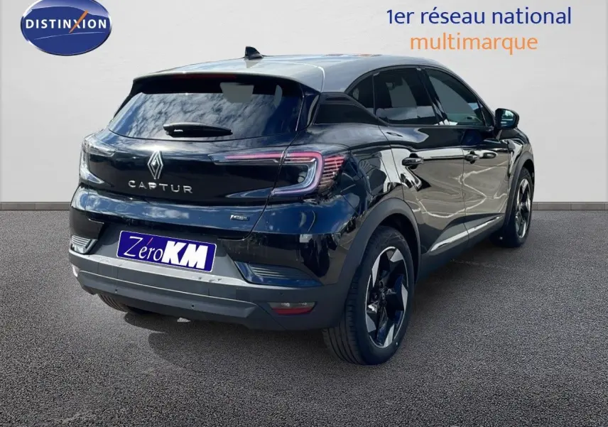 Renault Captur E-Tech hybride noir étoile vu de l'arrière droit avec toit gris et feux LED distinctifs.