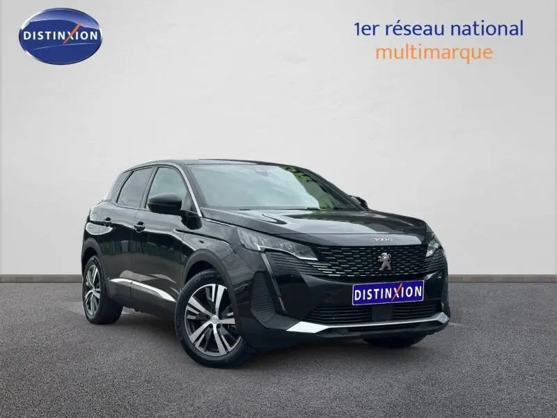 Peugeot 3008 Hybride Rechargeable noir Perla Nera vue 3/4 avant avec calandre distinctive et jantes alliage.