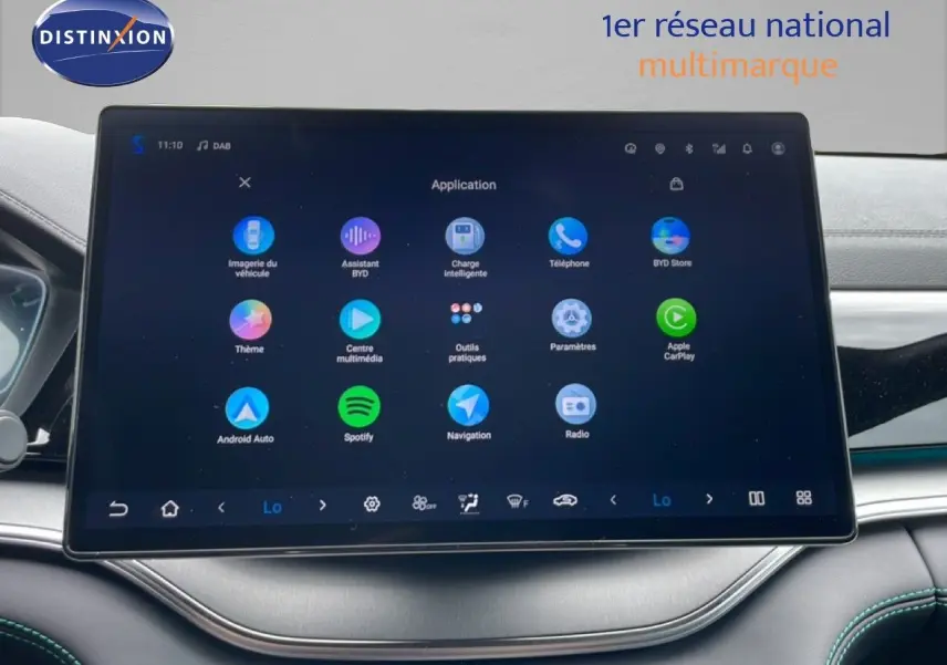 Écran tactile central du tableau de bord du BYD SEAL U 2026 affichant les applications multimédias et de navigation.