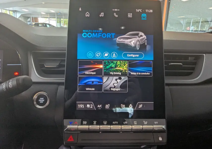 Écran tactile central du Renault Captur E-Tech gris Cassiopée 2025, affichant le mode confort Multi-Sense.
