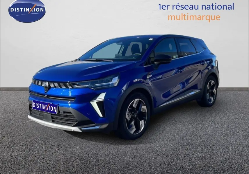 Renault Symbioz 2025 bleu Iron Metal en 3/4 avant droit, avec calandre distinctive et jantes bicolores.