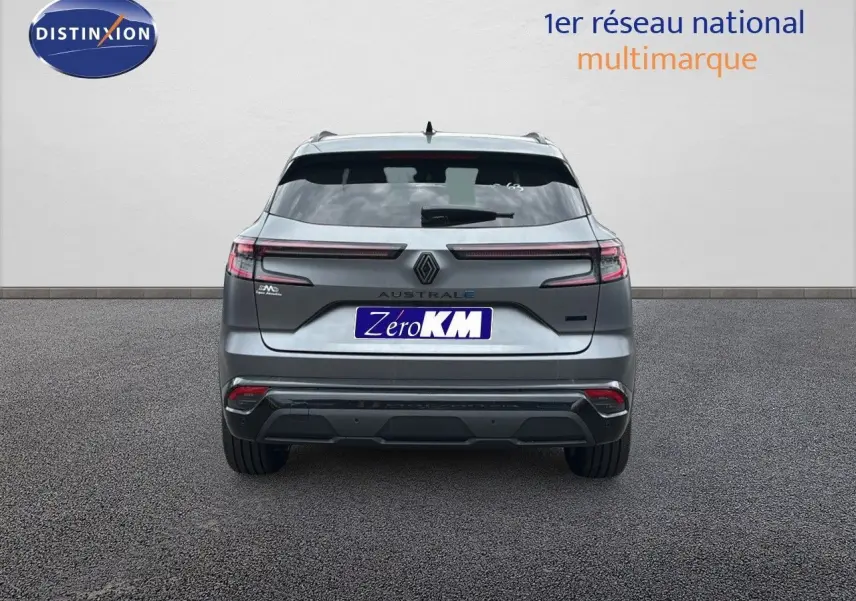 Vue arrière d'un Renault Austral gris schiste mat avec feux LED fins et plaque Zero KM visible.