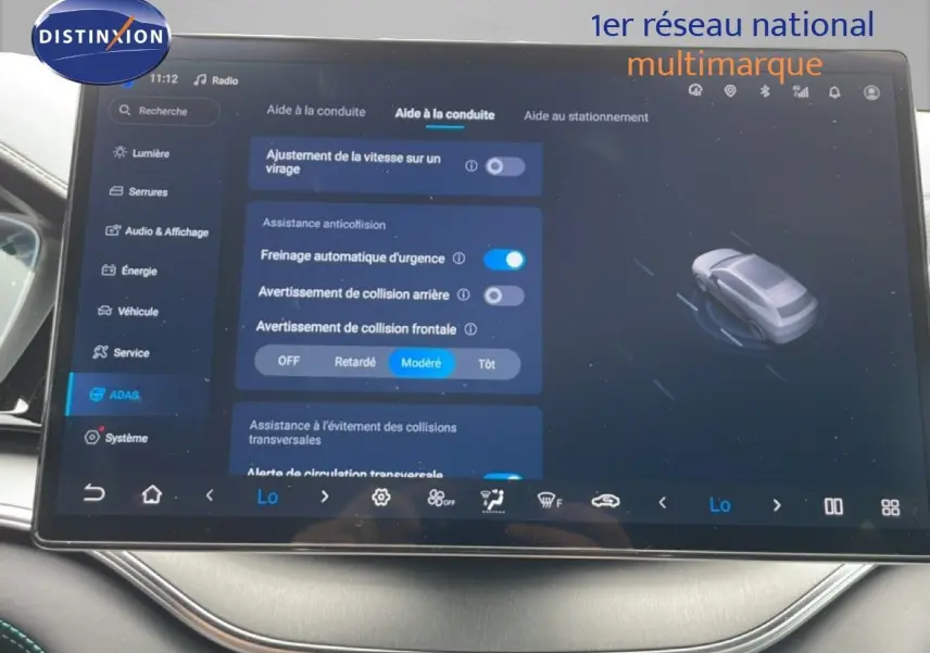 Écran tactile central du BYD SEAL U 2026 affichant les options d’aide à la conduite dans un intérieur moderne noir.