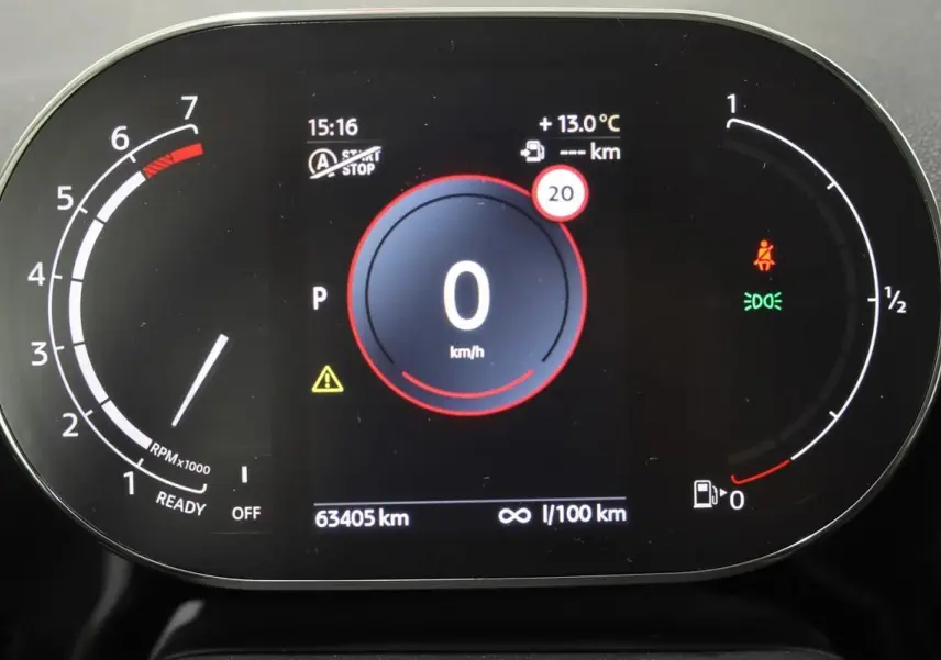 Tableau de bord numérique de MINI Countryman 2021 affichant vitesse à 0 km/h, température 13°C et compteur à 63 405 km.