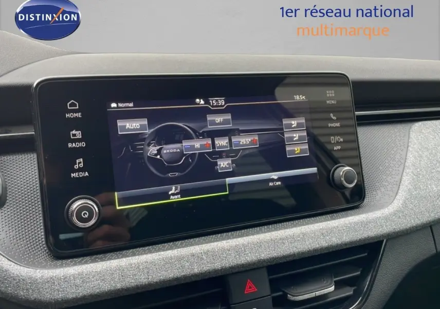 Écran tactile central du tableau de bord du Skoda Kamiq 2025, affichant les réglages de climatisation.