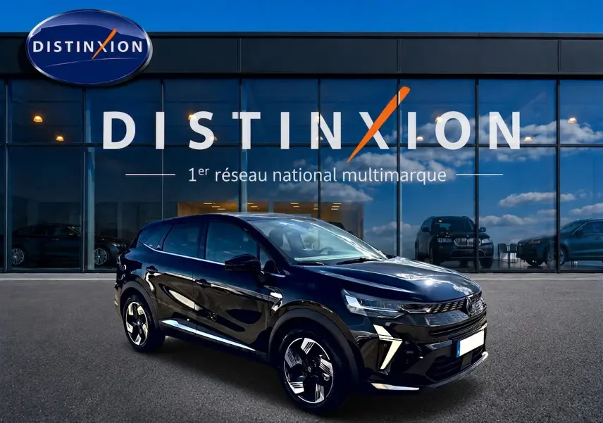 Renault Symbioz noir étoile en 3/4 avant droit, avec jantes alu et détails chromés sous un grand panneau Distinxion.