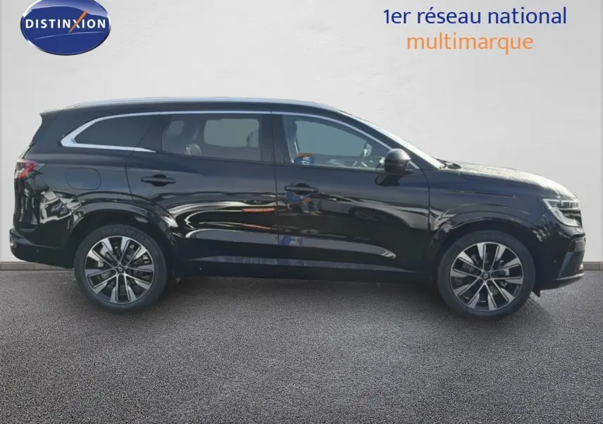 Renault Espace 2025 noir étoile métal vu de profil côté gauche, avec jantes alliage et lignes élégantes.