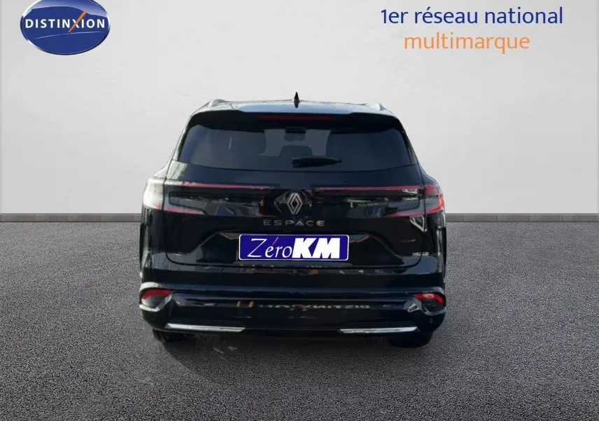 Vue arrière d'un Renault Espace 2025 noir étoile métal avec feux LED étirés sur toute la largeur.