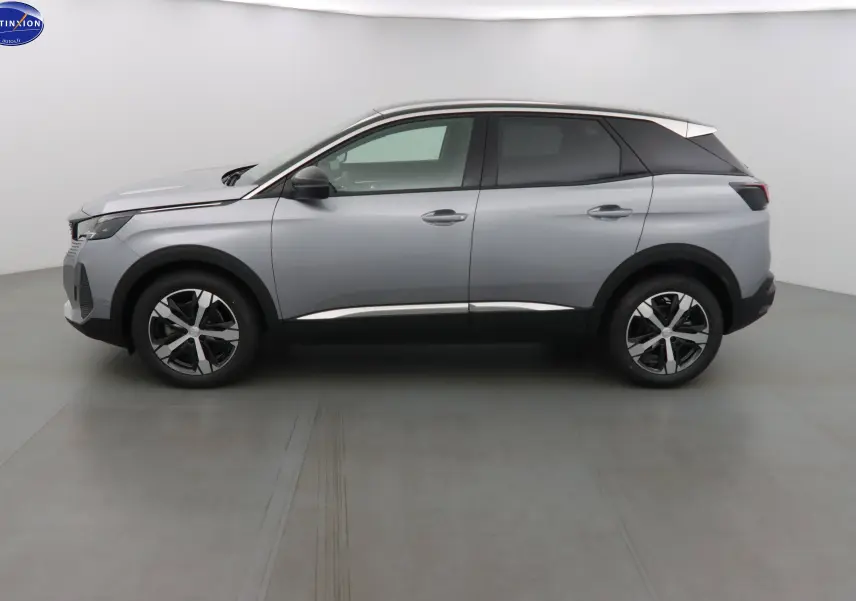 Peugeot 3008 gris Artense métal vue de profil côté gauche dans un studio lumineux avec jantes bi-ton.