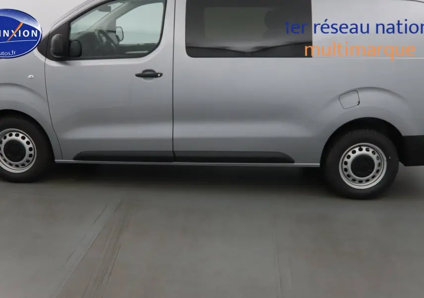 Profil côté gauche du Peugeot Expert Cabine Approfondie gris Artense métal, version Long 2.0 BlueHDi 140ch Confort Plus de 2023.