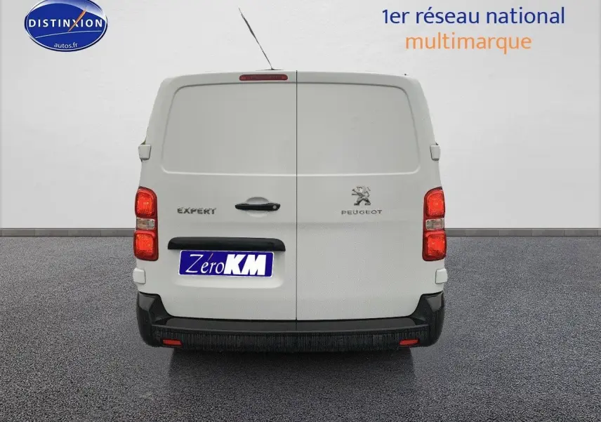 Vue arrière du Peugeot Expert Long blanc Kaolin 2023 avec portes battantes et feux rouges verticaux.