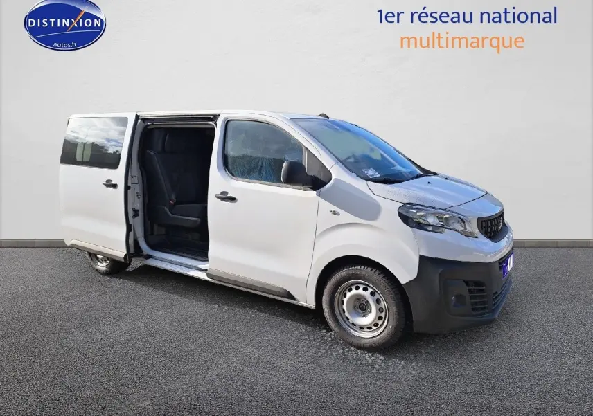 Peugeot Expert blanc Kaolin vu de 3/4 avant droit avec porte latérale ouverte dévoilant l'intérieur noir.