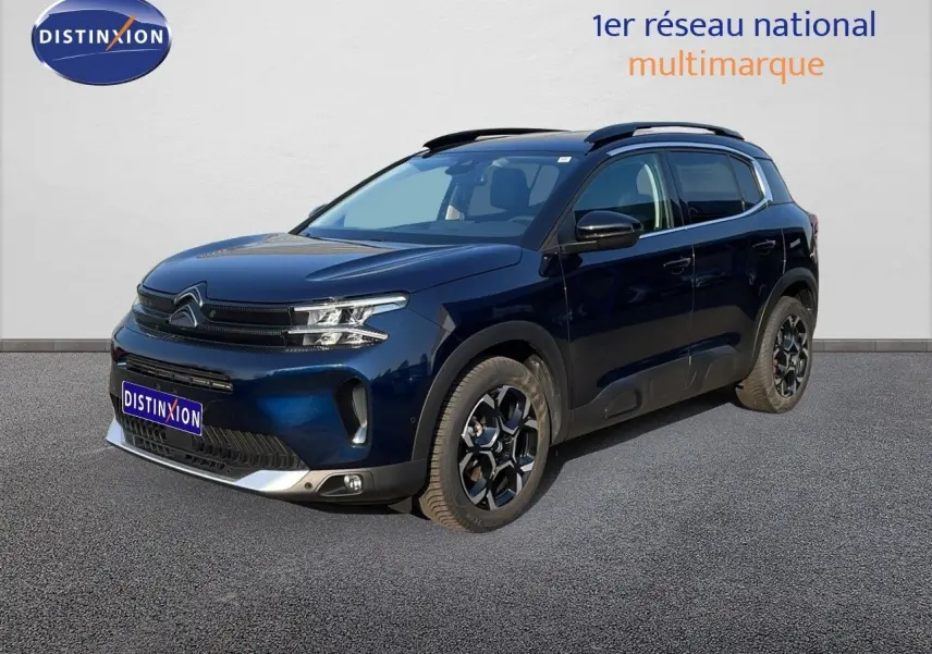 Vue 3/4 avant droit d'un Citroën C5 Aircross 2025 bleu Eclipse Metal avec jantes noires et détails argentés.