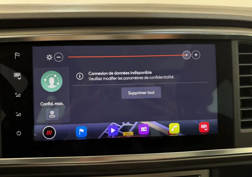 Écran tactile central du tableau de bord du SEAT Ateca 2023 affichant un message de connexion de données indisponible.