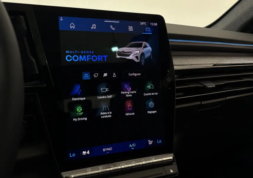 Écran tactile central vertical affichant les modes de conduite du Renault Austral blanc, vue intérieure côté passager.