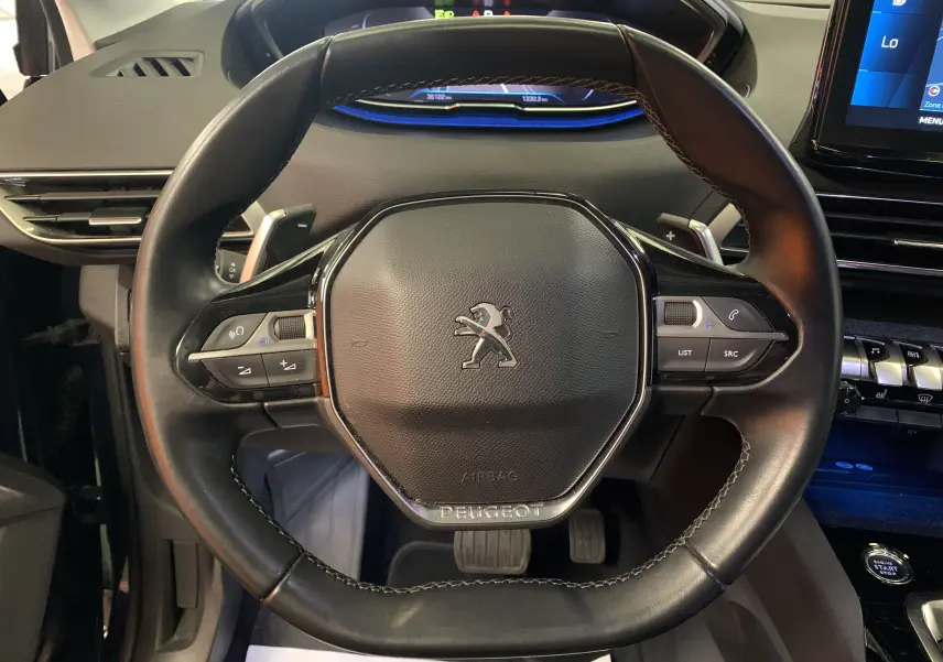 Tableau de bord numérique du Peugeot 3008 PureTech 130, affichant porte avant gauche ouverte et 36122 km au compteur.