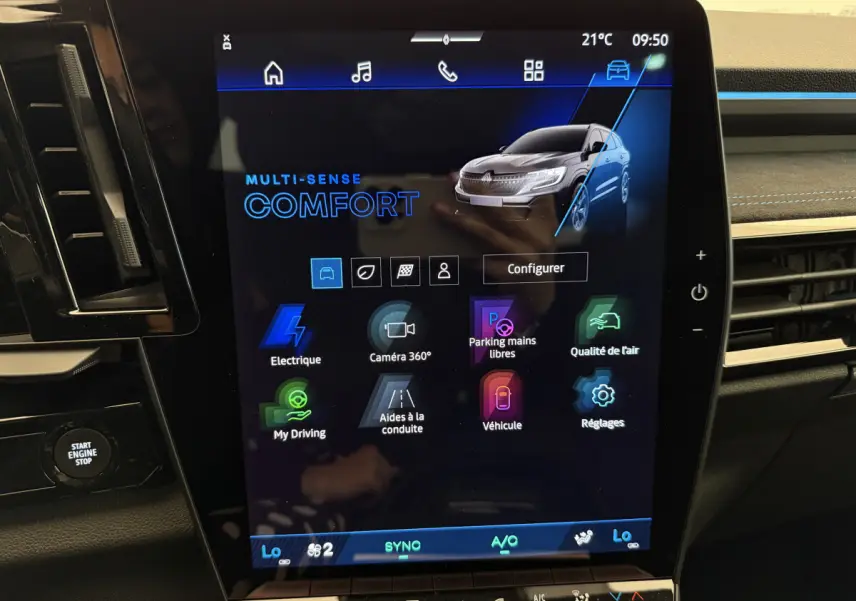 Écran tactile central du tableau de bord du Renault Espace gris foncé affichant le mode confort Multi-Sense.
