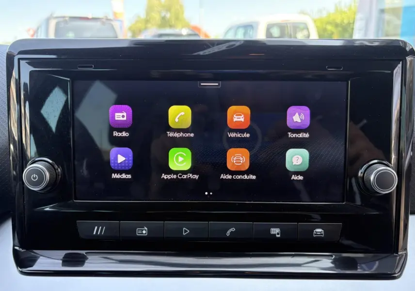 Écran tactile central du système MediaSystem+ du SEAT Arona 2024 affichant les options connectées.