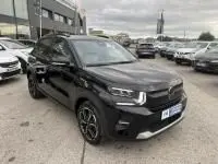 Vue 3/4 avant droite d'une Citroën C3 noire 2025, version 1.2 turbo 100 cv Max, avec jantes noires et calandre distinctive.