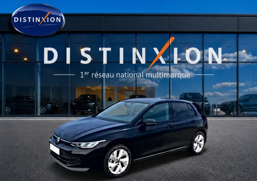 Volkswagen Golf 1.5 etsi evo2 noir vue 3/4 avant droit devant showroom Distinxion.