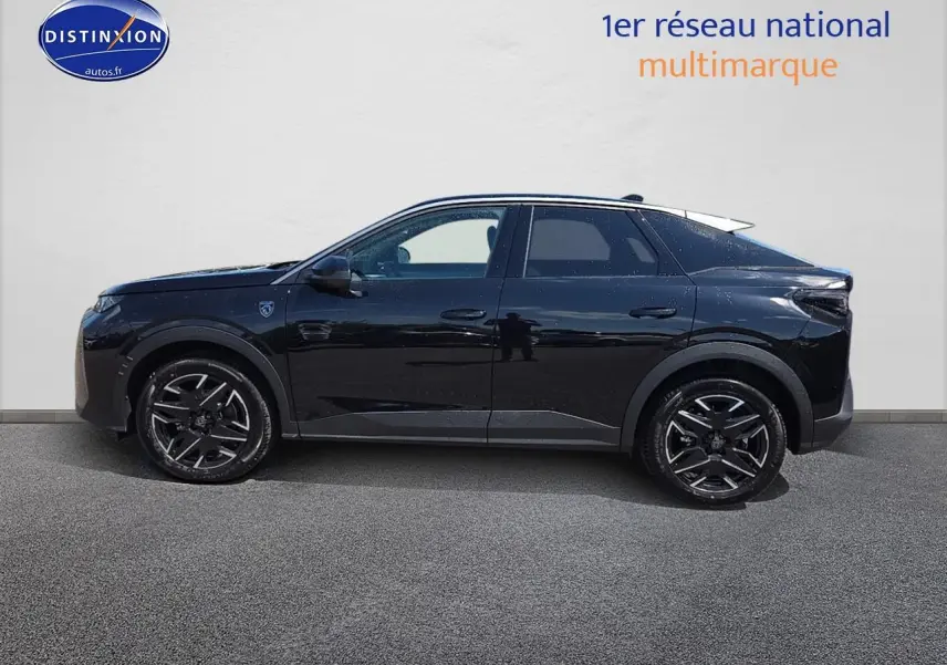 Profil côté gauche du Peugeot 3008 noir 2025 avec jantes alu et toit blanc contrasté.