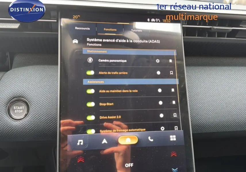 Intérieur du Citroën C5 Aircross Hybrid 145ch 2026, vue sur l’écran tactile central affichant les aides à la conduite.